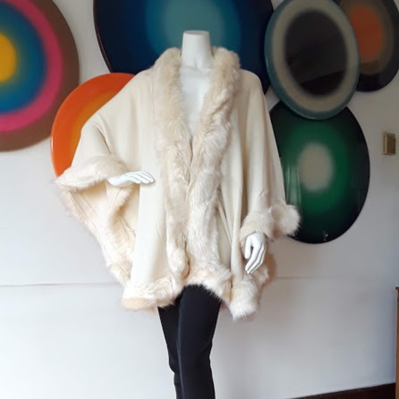 WGG Sweaters - Open Side Faux-Fur Detail Coat Poncho